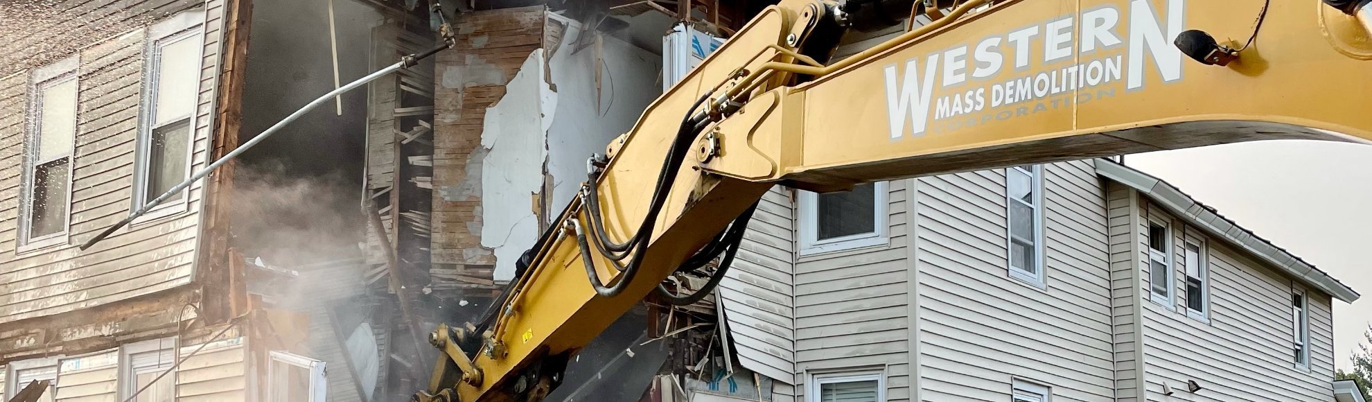 WE PROVIDE 100% TURN KEY <br>DEMOLITION SERVICES FROM <br>PERMIT TO COMPLETION backgound banner